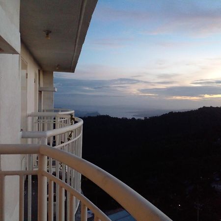 Condo With Free Swimming Pool & Viewing Deck Tagaytay City Ruang foto
