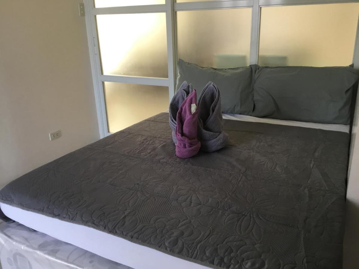 Condo With Free Swimming Pool & Viewing Deck Tagaytay City Bagian luar foto