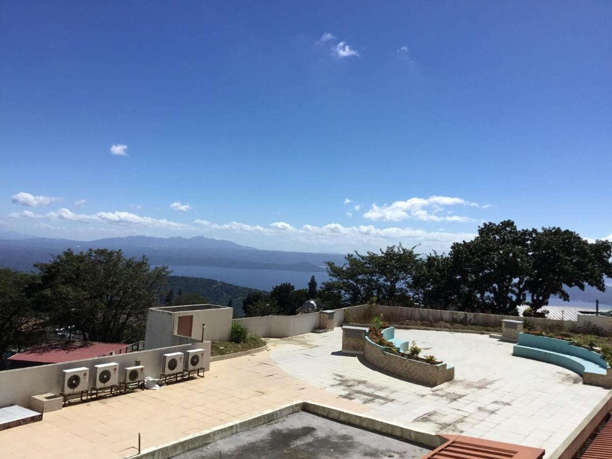Condo With Free Swimming Pool & Viewing Deck Tagaytay City Bagian luar foto