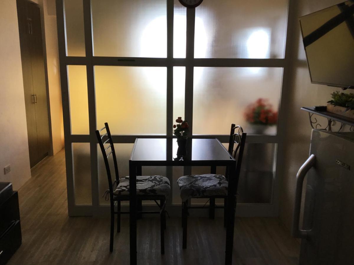 Condo With Free Swimming Pool & Viewing Deck Tagaytay City Bagian luar foto
