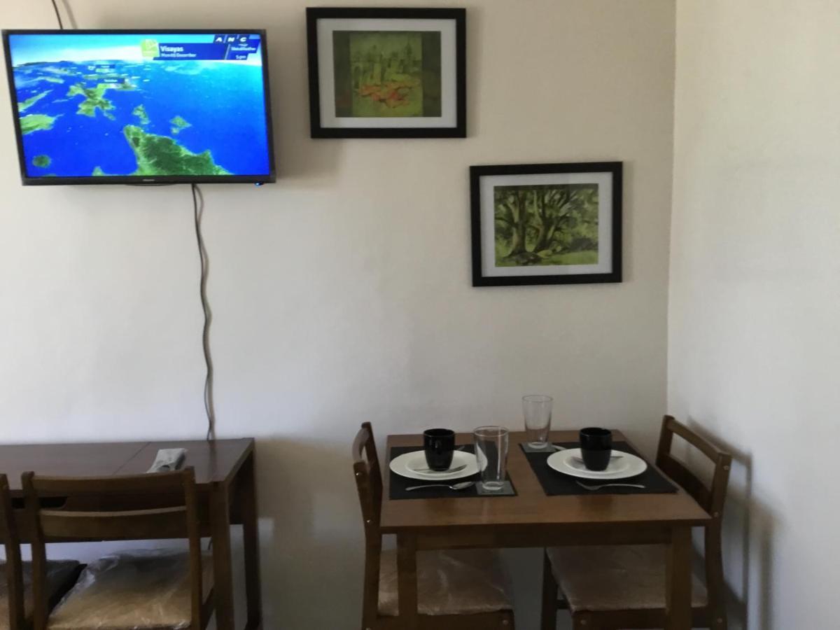 Condo With Free Swimming Pool & Viewing Deck Tagaytay City Bagian luar foto