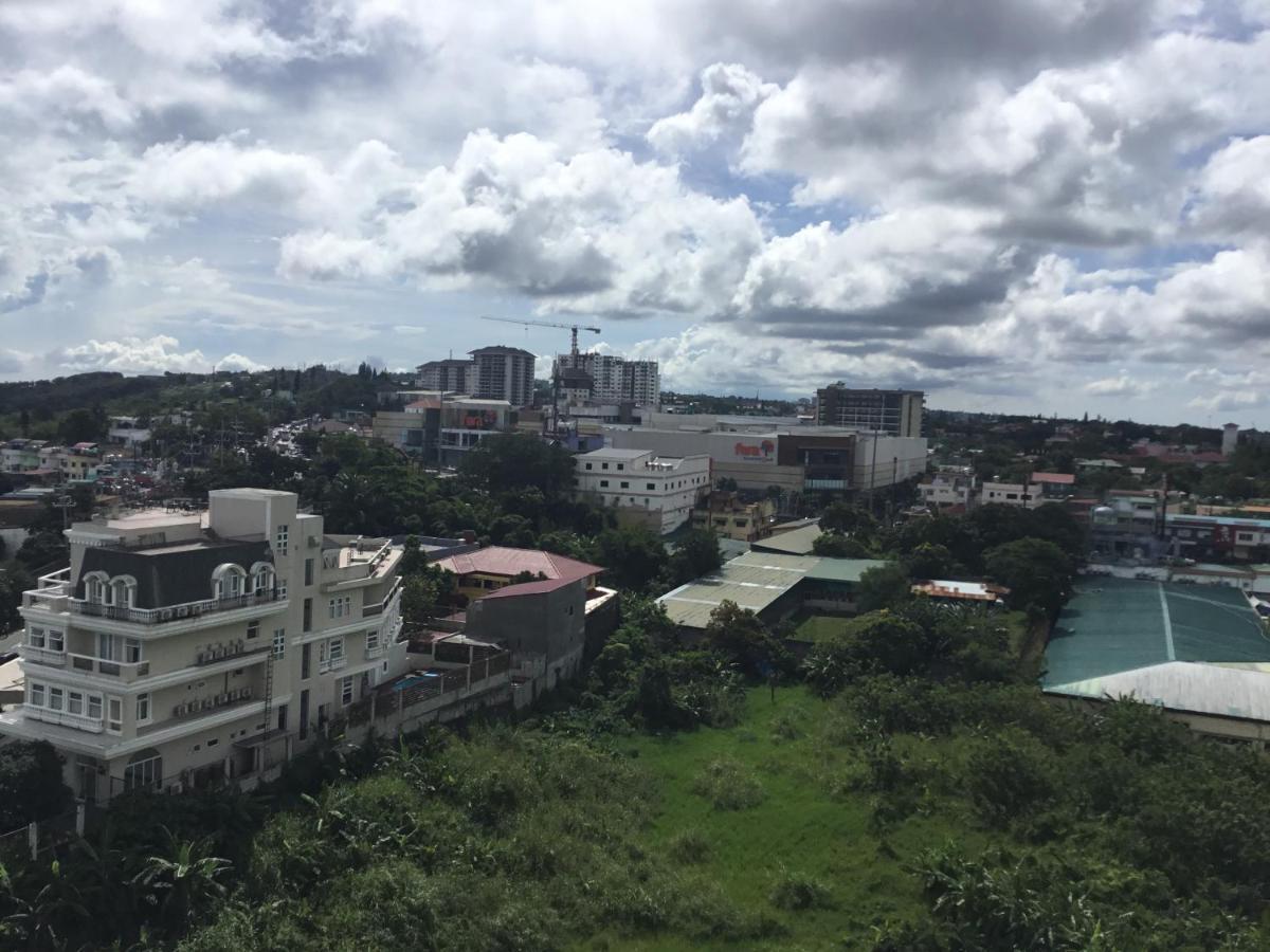 Condo With Free Swimming Pool & Viewing Deck Tagaytay City Bagian luar foto