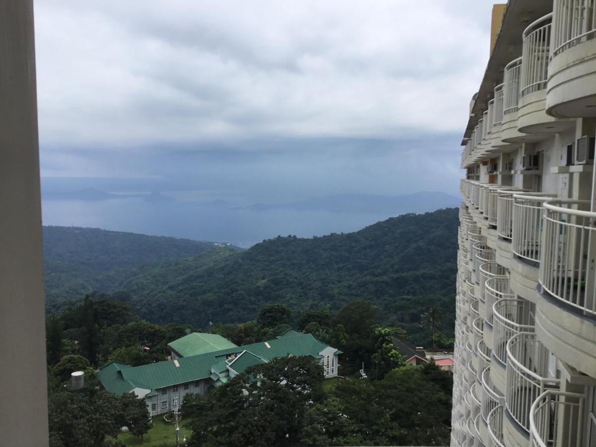 Condo With Free Swimming Pool & Viewing Deck Tagaytay City Bagian luar foto
