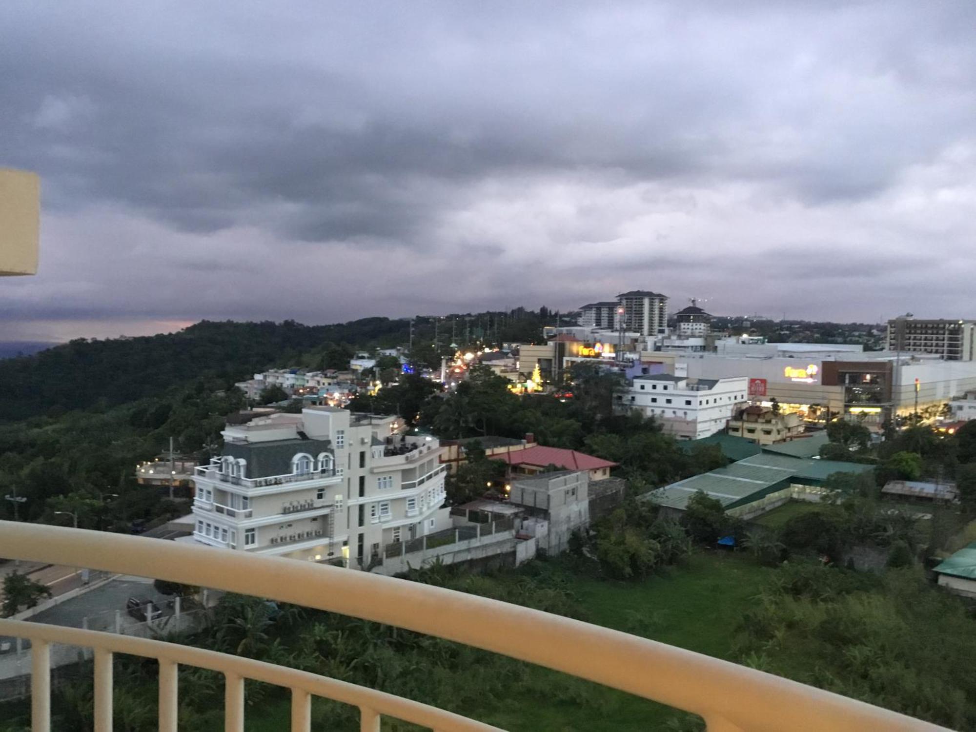 Condo With Free Swimming Pool & Viewing Deck Tagaytay City Ruang foto